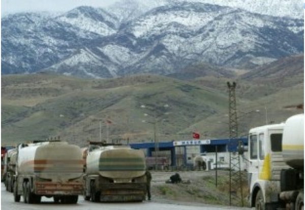 Moscou affirme que le trafic de pétrole de Daech vers la Turquie se poursuit par de nouvelles routes