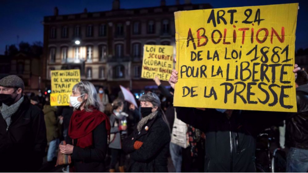 France : la liberté de la presse est mise à mal par les pressions politiques et la répression des journalistes