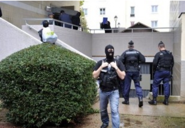 France: Une mosquée fermée et son imam, prof de maths, suspendu par l&#039;Education nationale