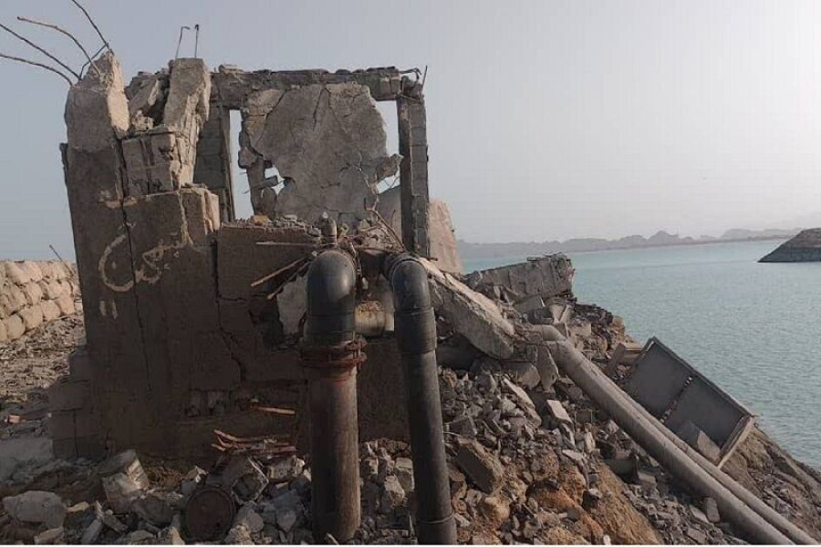 « Un crime de guerre flagrant »: une frappe américaine vise une usine de dessalement d’eau au sud de l’Iran et prive environ 10 000 personnes d’eau