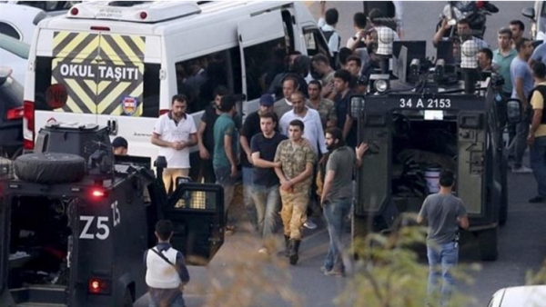 Coup d&#039;Etat manqué en Turquie: 6 000 personnes ont été arrêtées