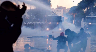 Albanie : des milliers de jeunes manifestent à Tirana et réclament la démission du Premier ministre