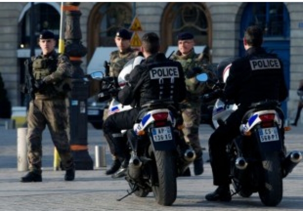 Une adolescente accusée de vouloir préparer un attentat en France