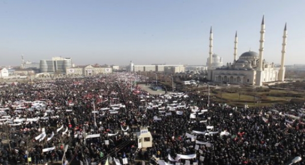 800.000 personnes à Grozny contre Charlie Hebdo