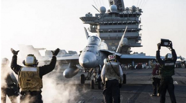 Le commandant du porte-avions dit ne pas vouloir quitter le golfe Persique