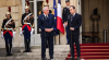 France : la passation de pouvoir avec Bayrou marque le début d’une tâche ardue pour Lecornu