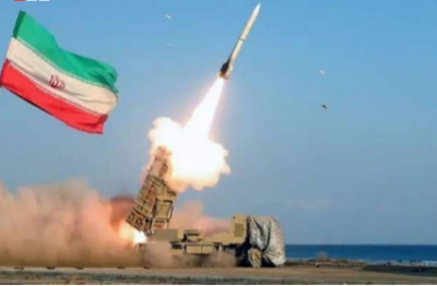 Le CGRI frappe un porte-avions et un destroyer américains avec des missiles