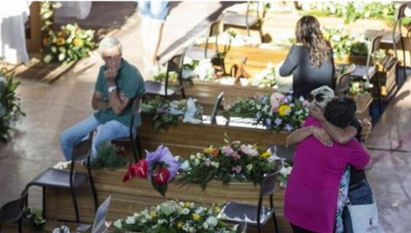L&#039;Italie a rendu samedi un hommage solennel aux victimes du séisme