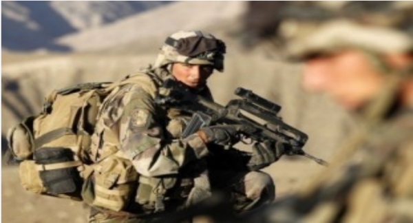 Les soldats afghans tuent 75 rebelles talibans et arrêtent un commandant clé
