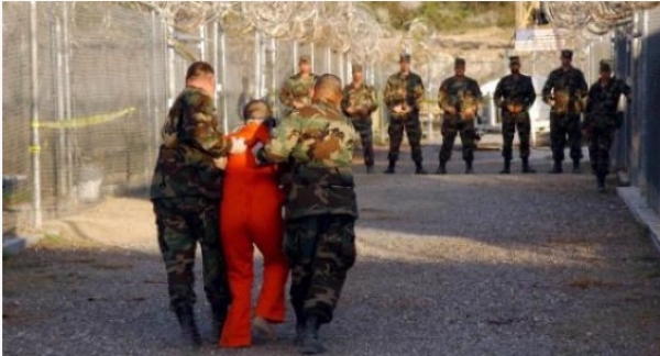 A Guantanamo, on alimente les grèvistes de la faim de force... dans le plus grand secret