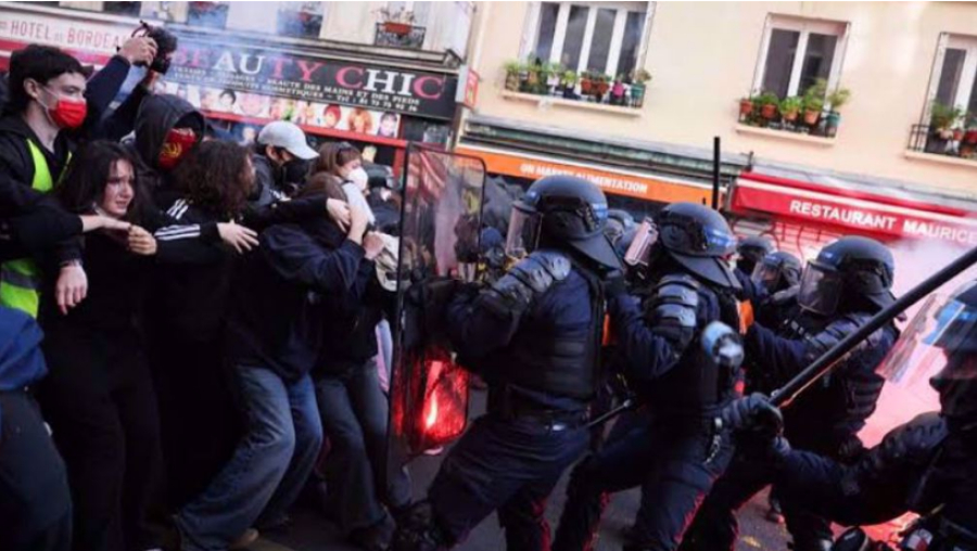 Démocratie en état de siège : quand la France criminalise la rue et glorifie la matraque