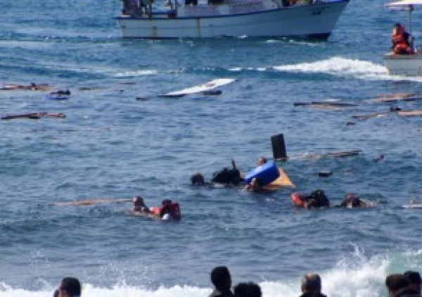 Un bateau a coulé en Méditerranée avec 400 migrants à bord