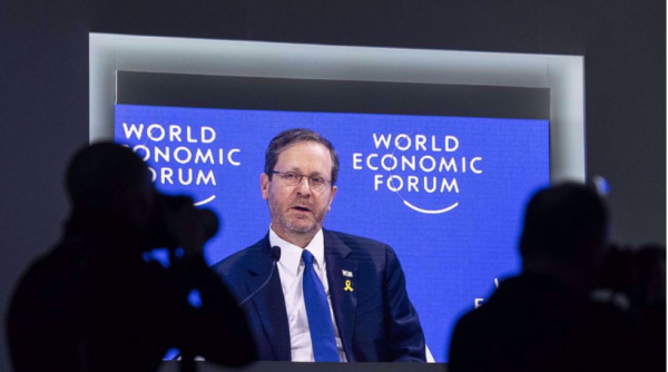 Le président du régime sioniste visé par une plainte pénale lors de sa visite à Davos