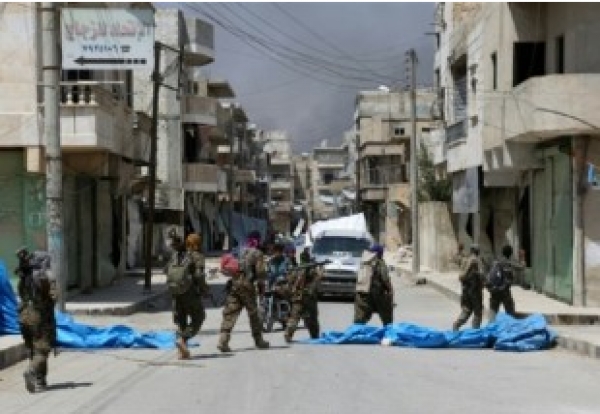 Syrie: Daech enlève 2000 civils en fuyant Minbej