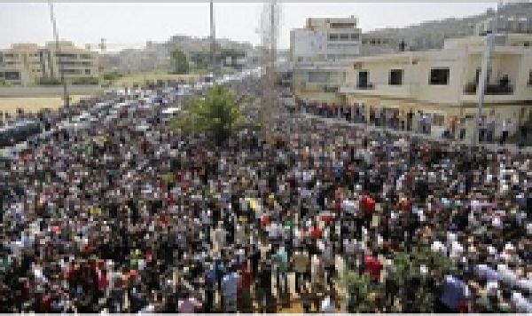 Les Syriens au Liban et en Jordanie votent en masse