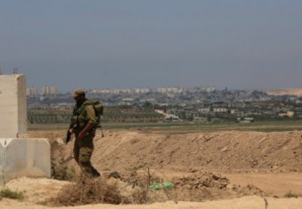 Le régiùme israélien construit un mur souterrain au bord de Gaza