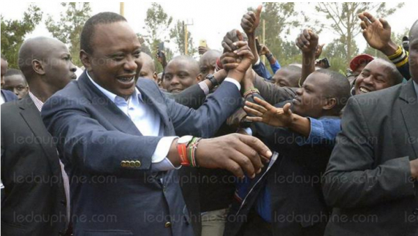 Kenya: le président sortant prend la tête après un scrutin calme