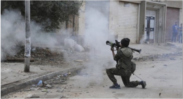 Poursuite des combats à Benghazi, port pétrolier libyien bloqué