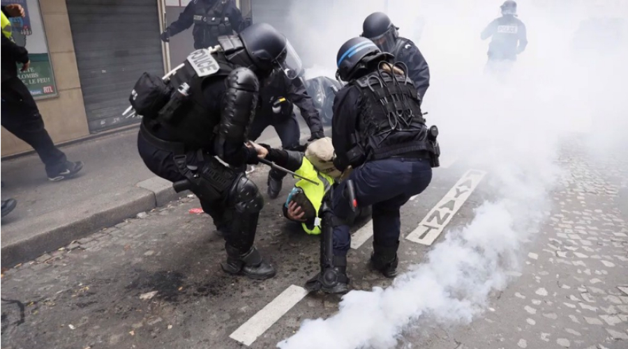 France : des images inédites relancent l’affaire des violences policières contre des « gilets jaunes » en 2018