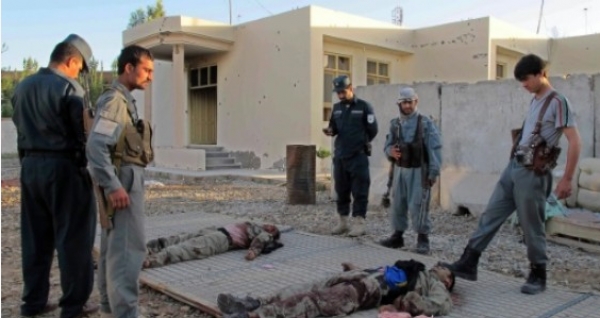 Afghanistan: 2 morts et 40 blessés dans un attentat suicide contre la police