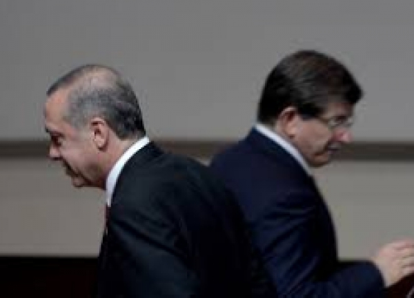 Davutoglu a démissionné de la tête du parti au pouvoir