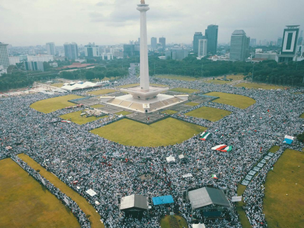 Delapan Puluh Ribu Massa Padati Monas untuk Teriakkan Dukungan terhadap Palestina