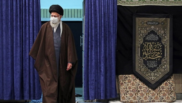 Rahbar Hadiri Acara Duka Kesyahidan Imam Ridha as