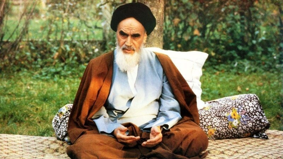 Penekanan Imam Khomeini adalah Menjaga Spiritualitas dan Etika seiring dengan Kemajuan Materi