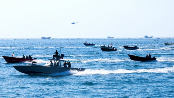 IRGC Gelar Parade Militer di Teluk Persia Libatkan 150 Kapal Cepat