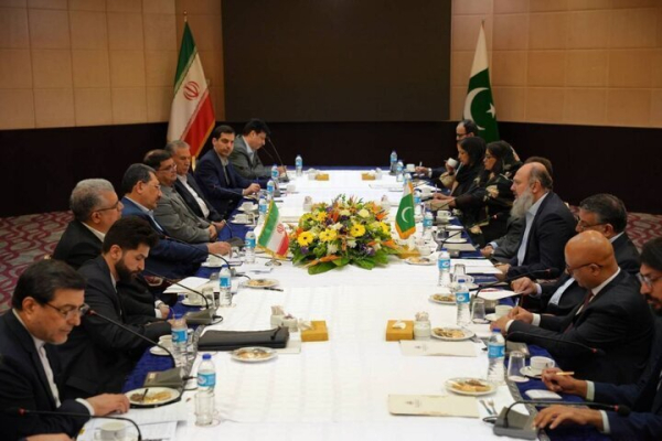 पाकिस्तान और ईरान के बीच आर्थिक समझौता; 10 अरब डॉलर का लक्ष्य निर्धारित