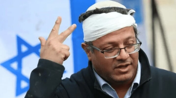दक्षिणी फ़िलिस्तीन में बेनगेयर के दौरे के दौरान फ़िलिस्तीनी कबीलों का पथराव