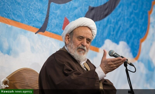 क़यामत में बे मारफत इंसान की कोई क़द्र नहीं हैं।उस्ताद हुसैन अंसारियान