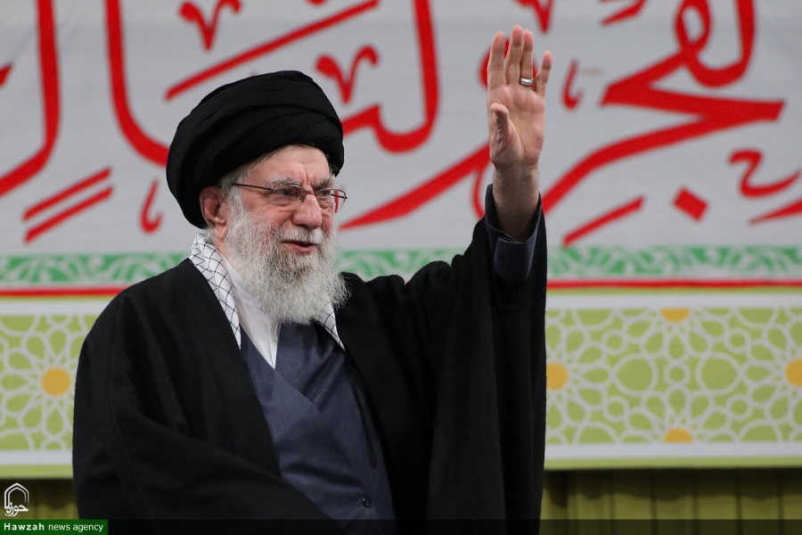 आयतुल्लाह ख़ामेनई: वीरता और देश का प्रबंधन