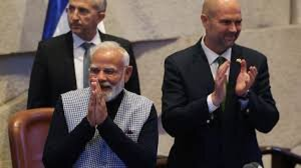 पीएम की इस्राईल यात्रा पर कांग्रेस का हल्ला बोल, किसके कहने पर विदेश जाते हैं मोदी ?