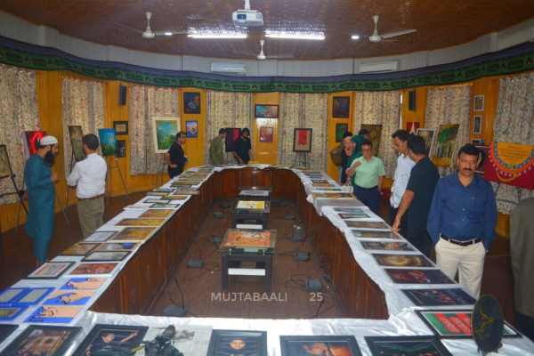 कश्मीर विश्वविद्यालय में "बलिदान, प्रेम और आशूरा की कलाकृतियाँ" कला प्रदर्शनी