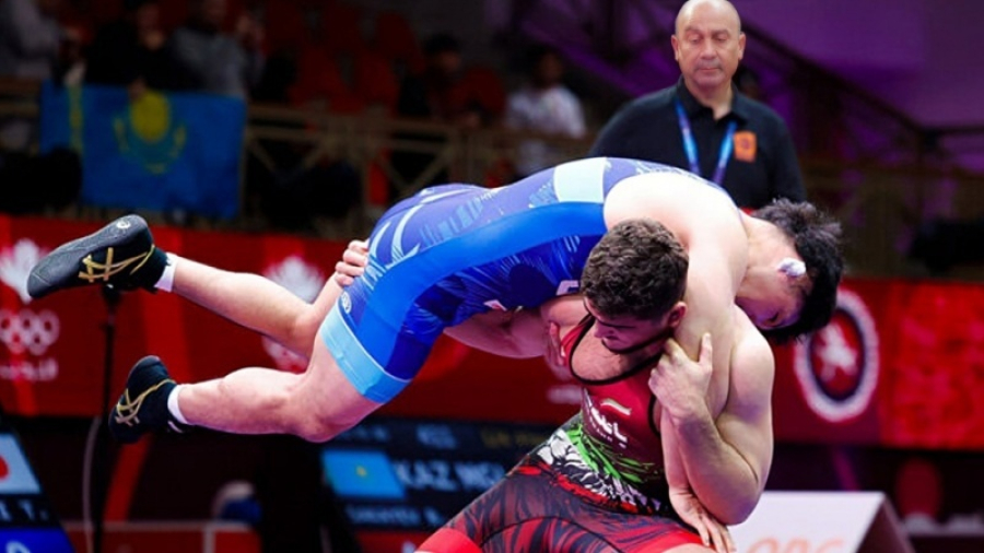 ईरानी युवाओं ने एशियाई फ्रीस्टाइल कुश्ती प्रतियोगिता में शानदार प्रदर्शन किया