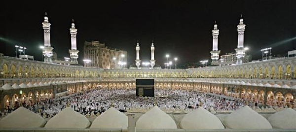 وَأَذِّن فِي النَّاسِ بِالْحَجِّ يَأْتُوكَ رِ‌جَالًا وَعَلَىٰ كُلِّ ضَامِرٍ‌ يَأْتِينَ مِن كُلِّ فَجٍّ عَمِيقٍ