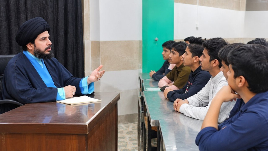 इमाम ज़माना (अ) हमारे कर्मों पर नज़र रखते हैं