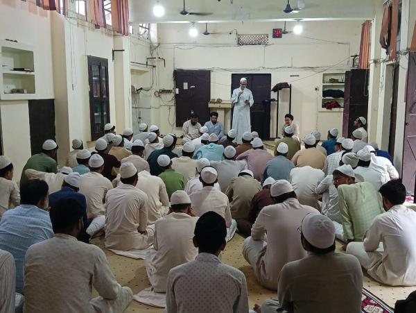 तंज़ीम अल-मकातिब में आयतुल्लाह सिस्तानी की पत्नी के निधन पर शोक सभा