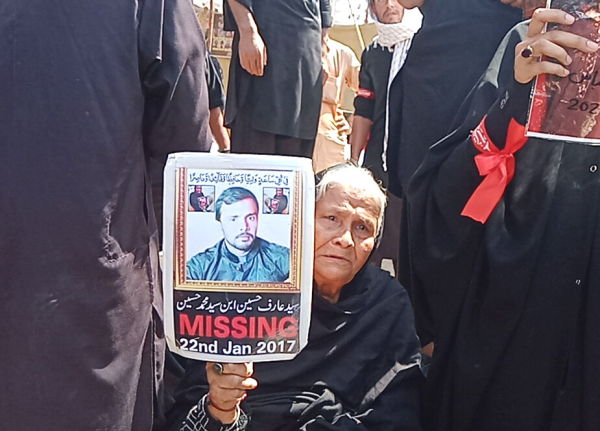 पाकिस्तान में जबरन गायब हुए शिया अज़ादारो के परिवारों का विरोध प्रदर्शन