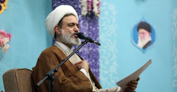 अल्लाह ने तौहीद के तुरंत बाद माता-पिता के साथ भलाई का आदेश दिया है