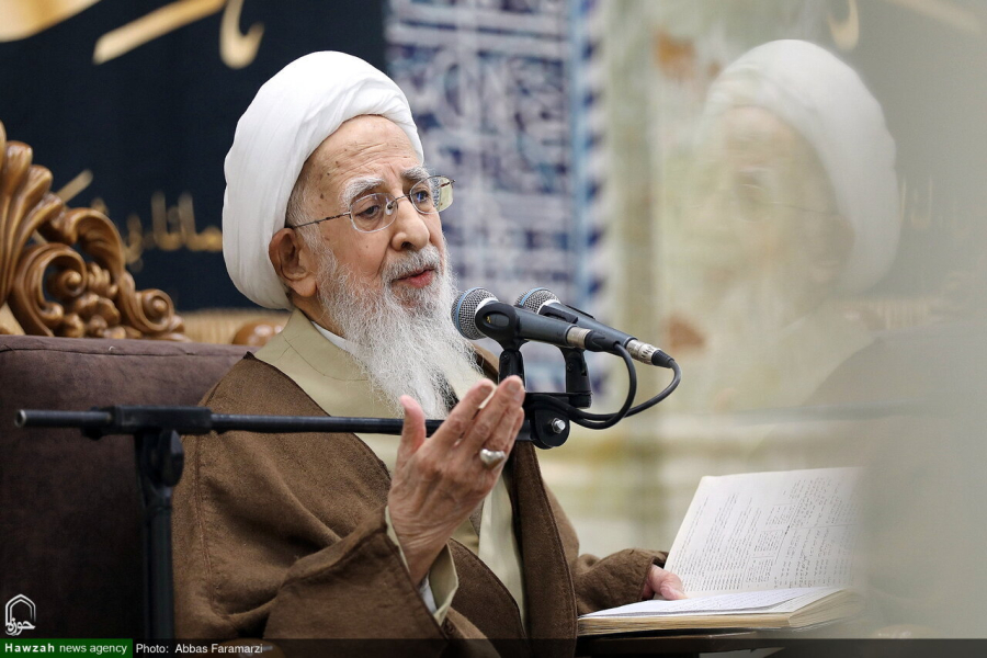 इमाम ख़ुमैनी रह.अस्र-ए-हाज़िर और मौजूदा नस्ल के मालिक-ए-अश्तर थे