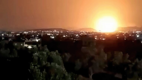 इजराइल का दमिश्क पर बड़ा हमला कई सैन्य ठिकानों को बनाया निशाना