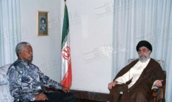 Mandela Rehbere benim liderim diye hitap ediyordu