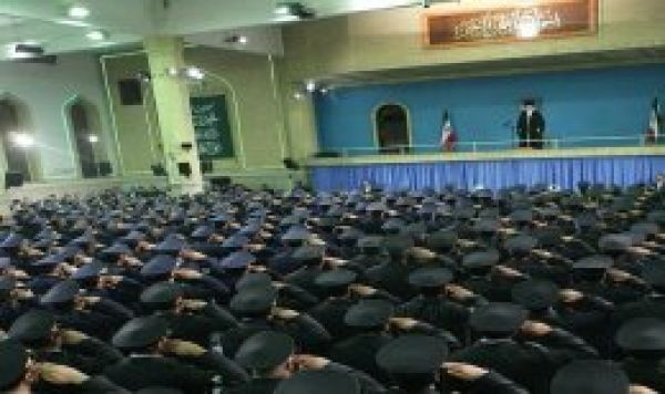 İmam Hamanei:Müstekbirlerle hem mücadele hem de uzlaşma imkansızdır