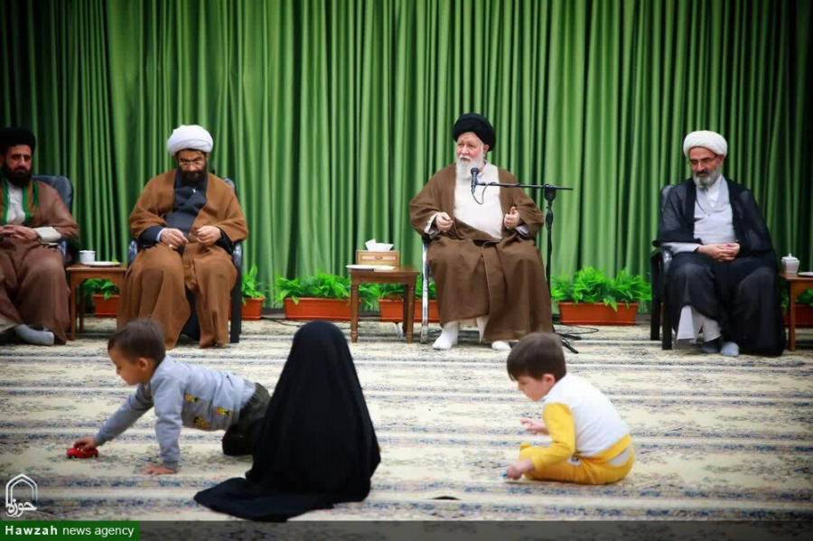 آیت اللہ علم الہدی:  گھر میں خواتین کی فداکاری و خدمت، مردوں کے جہاد کے برابر ہے