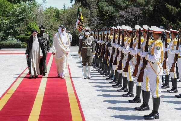 قطر اور ایران تعلقات کے فروغ پر متفق، امیر قطر ایرانی صدر کی میزبانی کے معترف