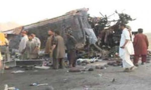 کوئٹہ ميں زائرين کي بس پر دہشتگردوں کا حملہ ، لوگوں کا احتجاج