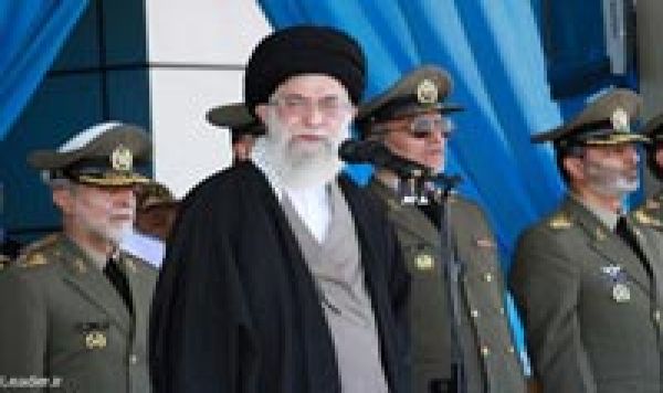 رہبر معظم کا فوجی یونیورسٹیوں کے تربیت یافتہ جوانوں سے خطاب