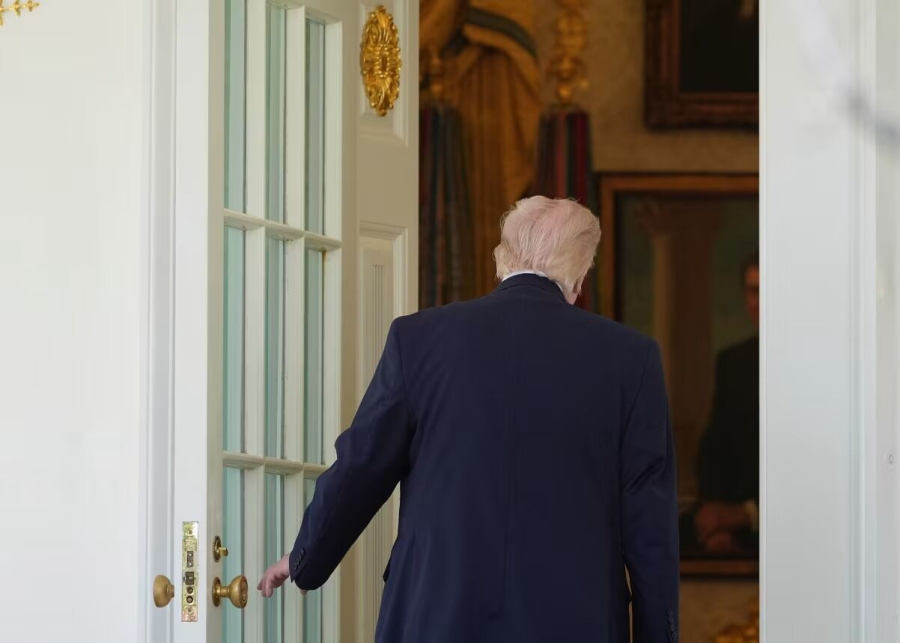 سی این این: ٹرمپ ایران پر دباؤ کے تمام ذرائع کو کھو چکے ہیں